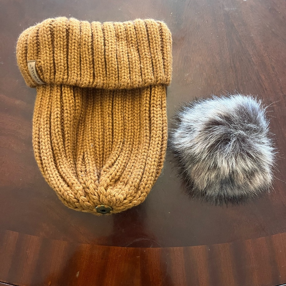 NWT FURTALK Womens Winter Knitted Beanie Hat with Faux Fur Detachable Pom Pom.